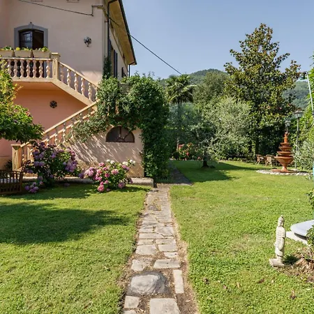 Appartamento In Villa Liberty Ghivizzano Exterior photo